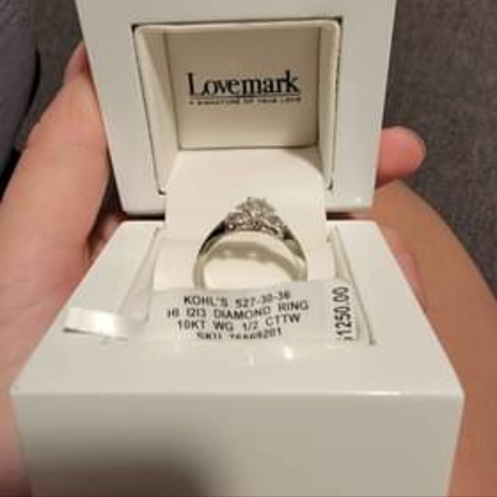 White gold diamond flower ring